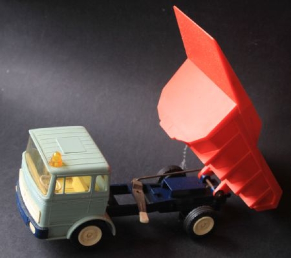 Gama Mercedes-Benz Truck 1967 Plasticmodel in original box (9109)